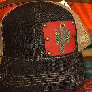 🎓 NWT Beaded Leather Stitching Trucker SnapBack